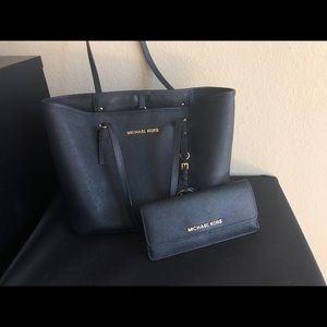 Michael Kors black bag & matching black wallet